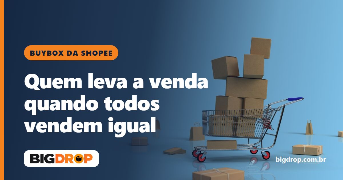 Carrinho de compras cheio de caixas de encomenda sobre fundo azul